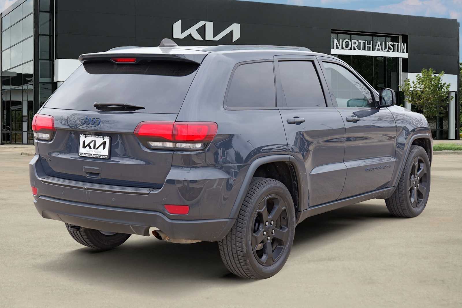 Thumbnail: 2018 Jeep Grand Cherokee - 6