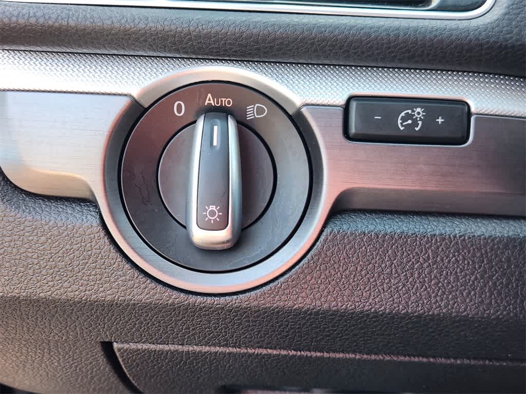 Thumbnail: 2016 Volkswagen Passat - 18