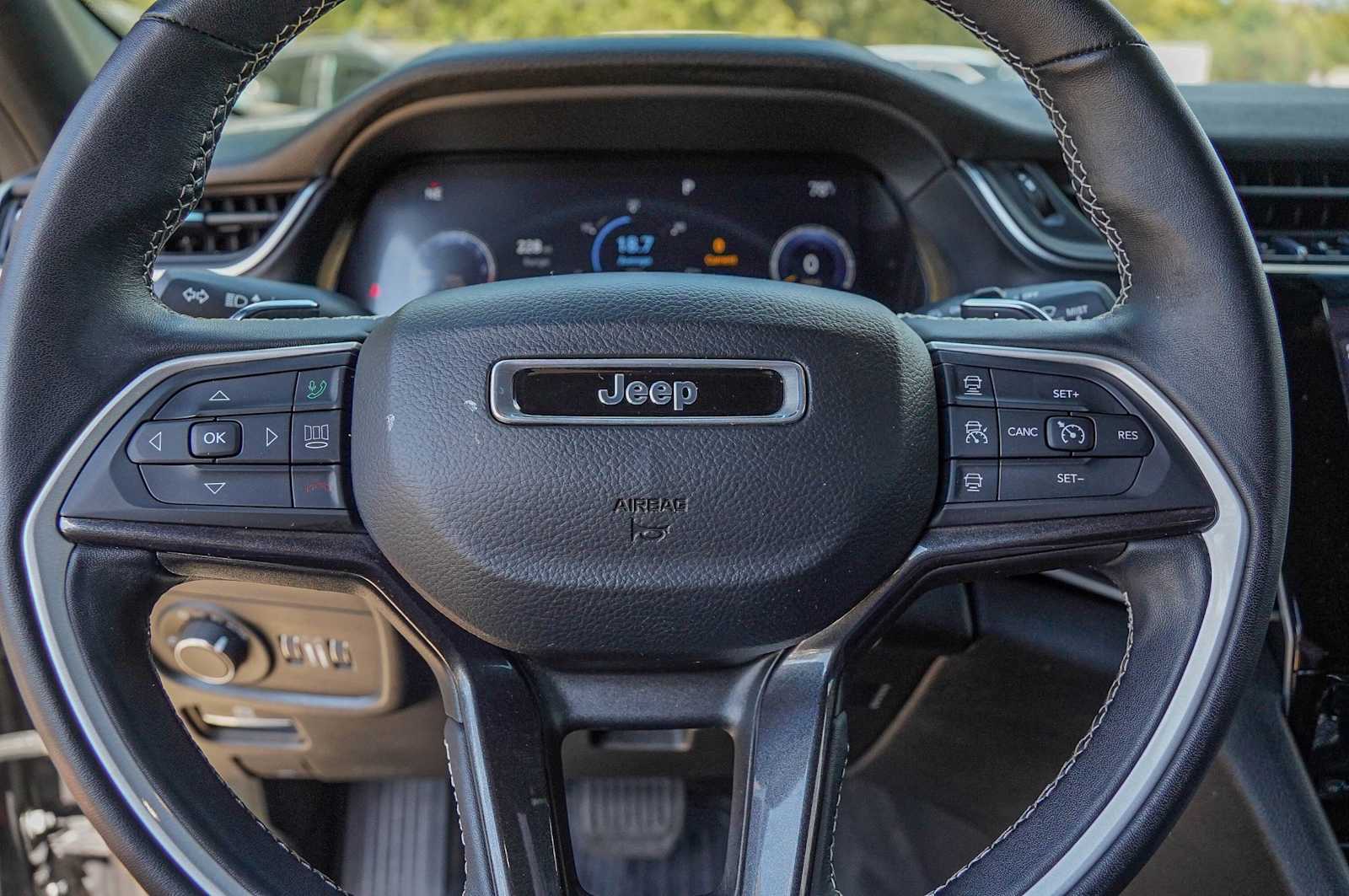 Thumbnail: 2022 Jeep Grand Cherokee - 12