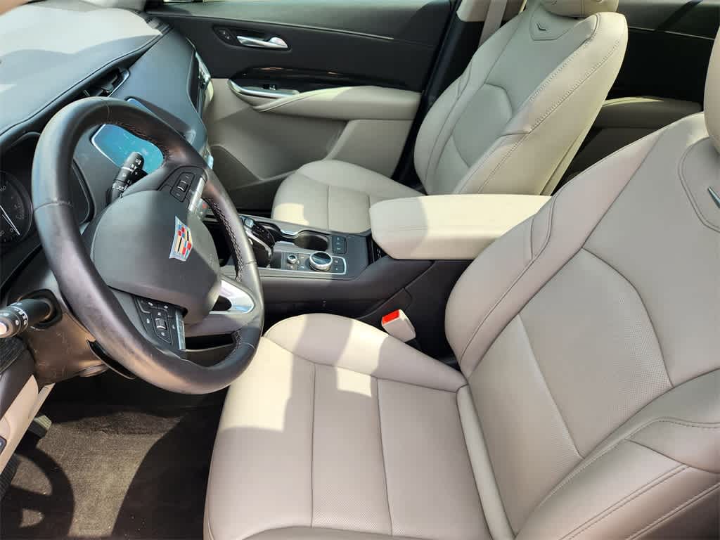 Thumbnail: 2023 Cadillac XT4 - 13