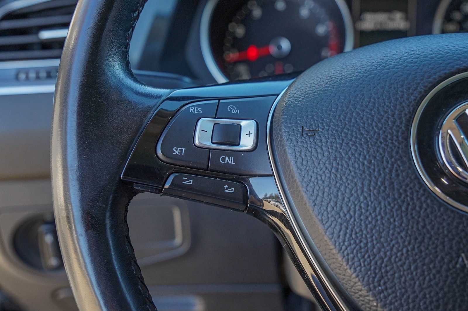 Thumbnail: 2018 Volkswagen Tiguan - 13