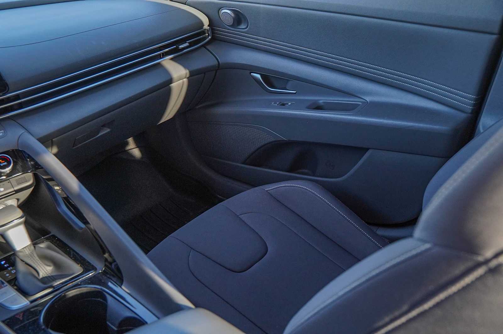 Thumbnail: 2023 Hyundai Elantra - 28