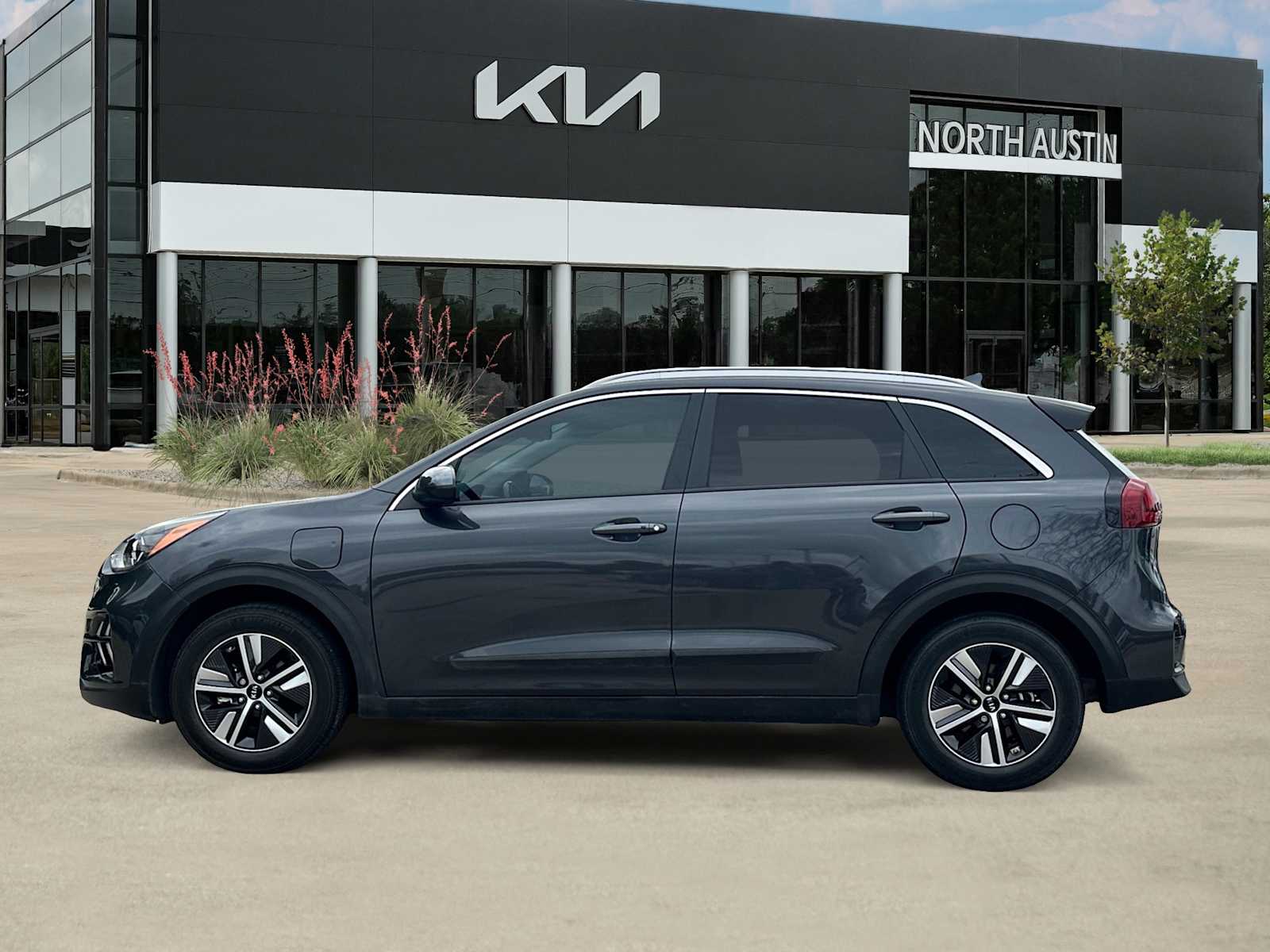 Thumbnail: 2020 Kia Niro - 3