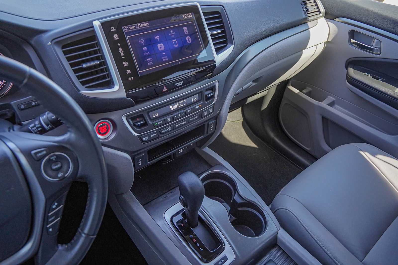 Thumbnail: 2017 Honda Pilot - 16