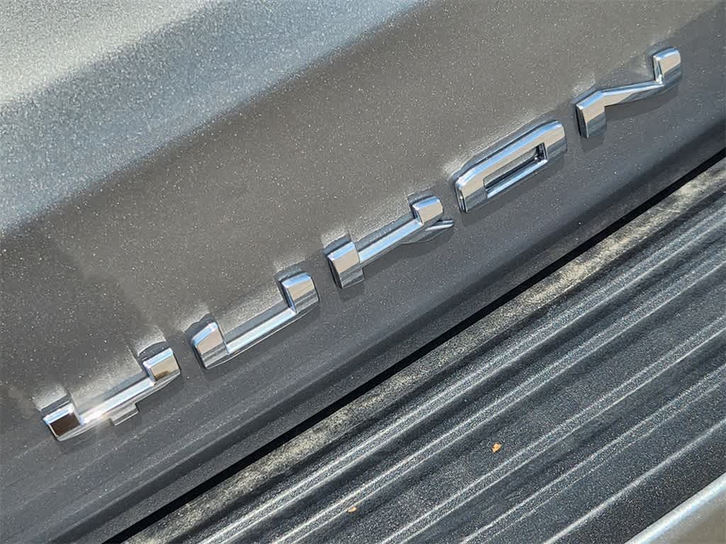 2024 GMC Yukon AT4 12