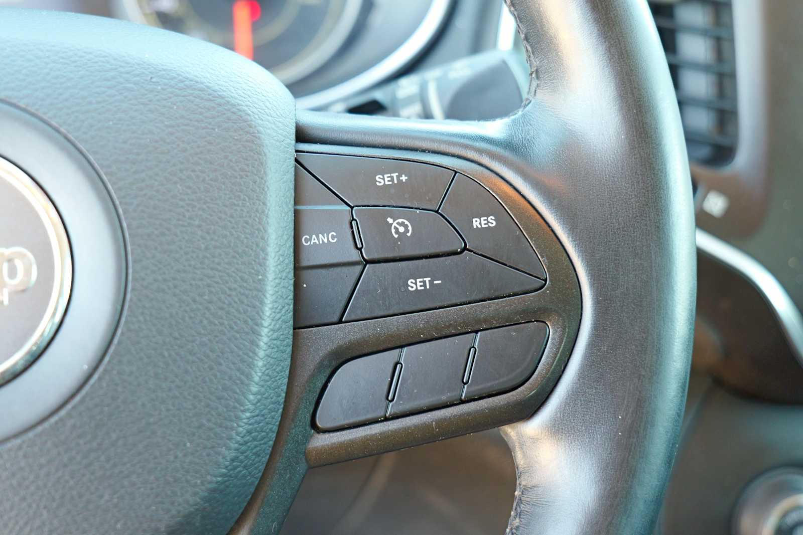 Thumbnail: 2020 Jeep Cherokee - 14