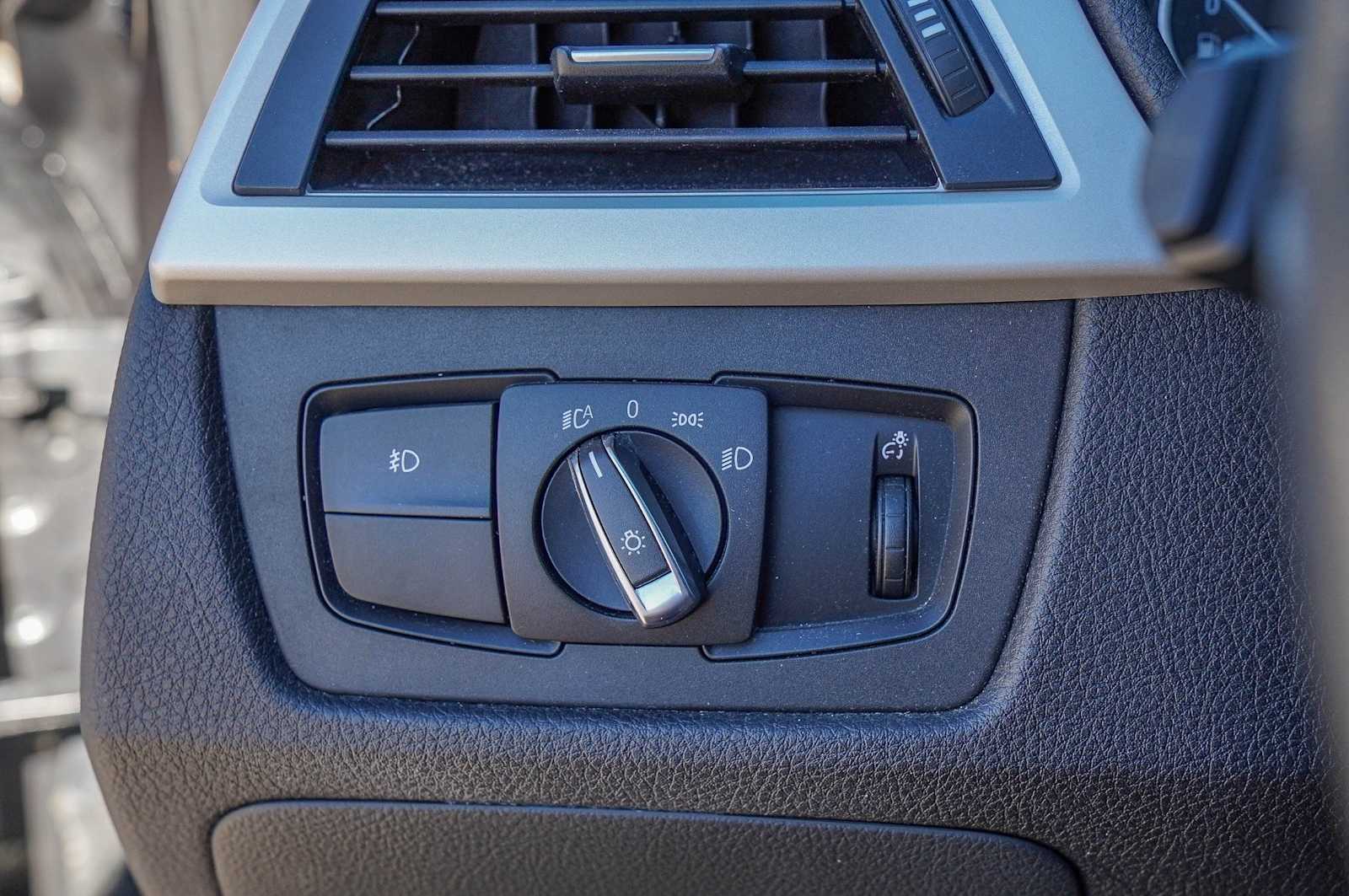 Thumbnail: 2018 BMW 3 Series - 23