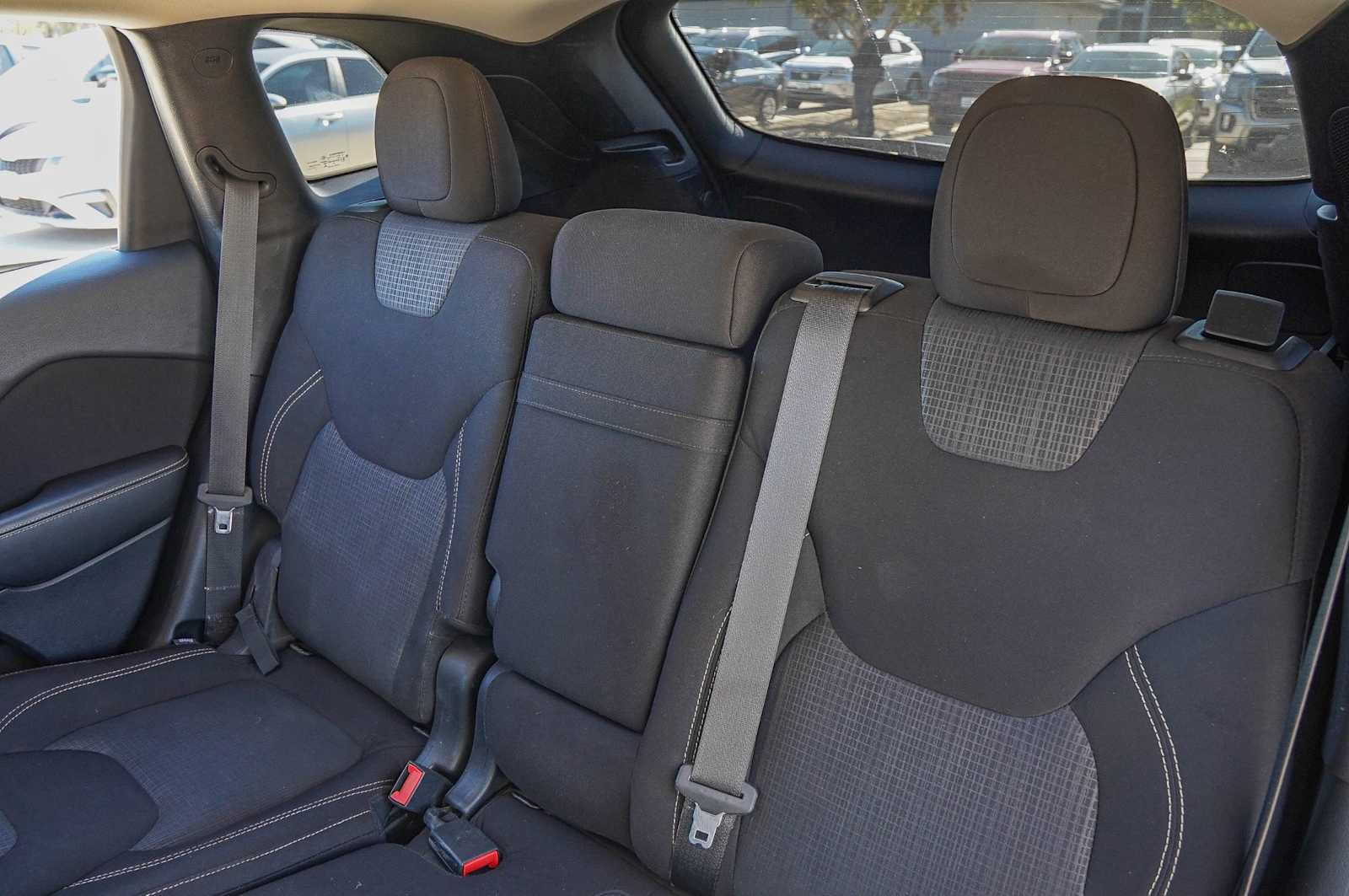 Thumbnail: 2016 Jeep Cherokee - 30