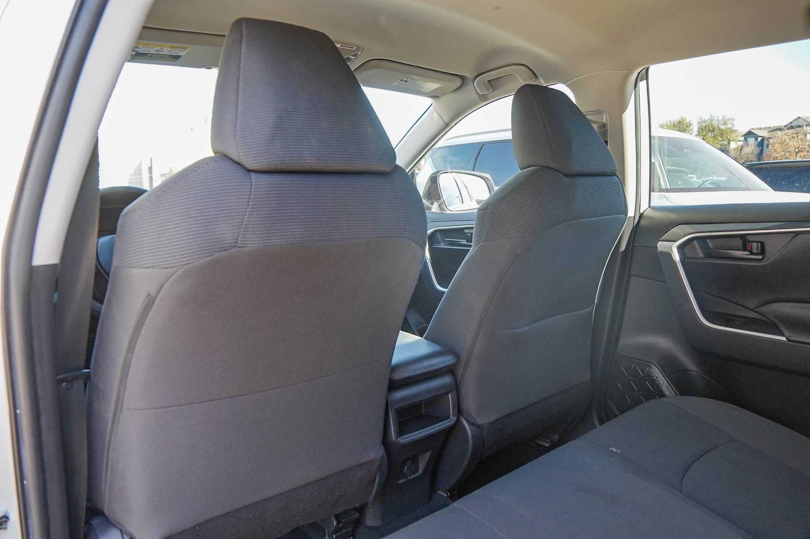 Thumbnail: 2021 Toyota RAV4 - 26