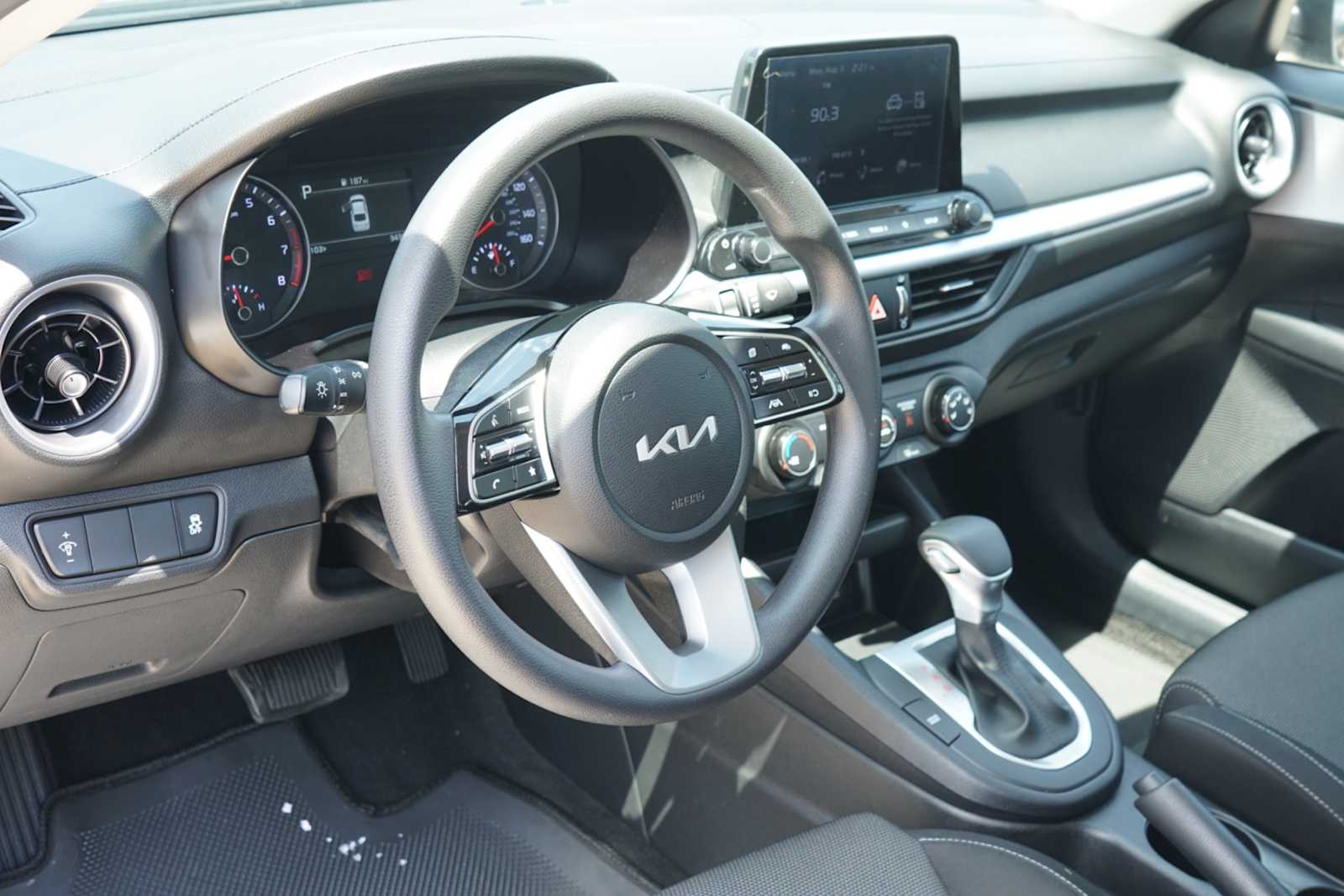 2024 Kia Forte LXS - Photo 8