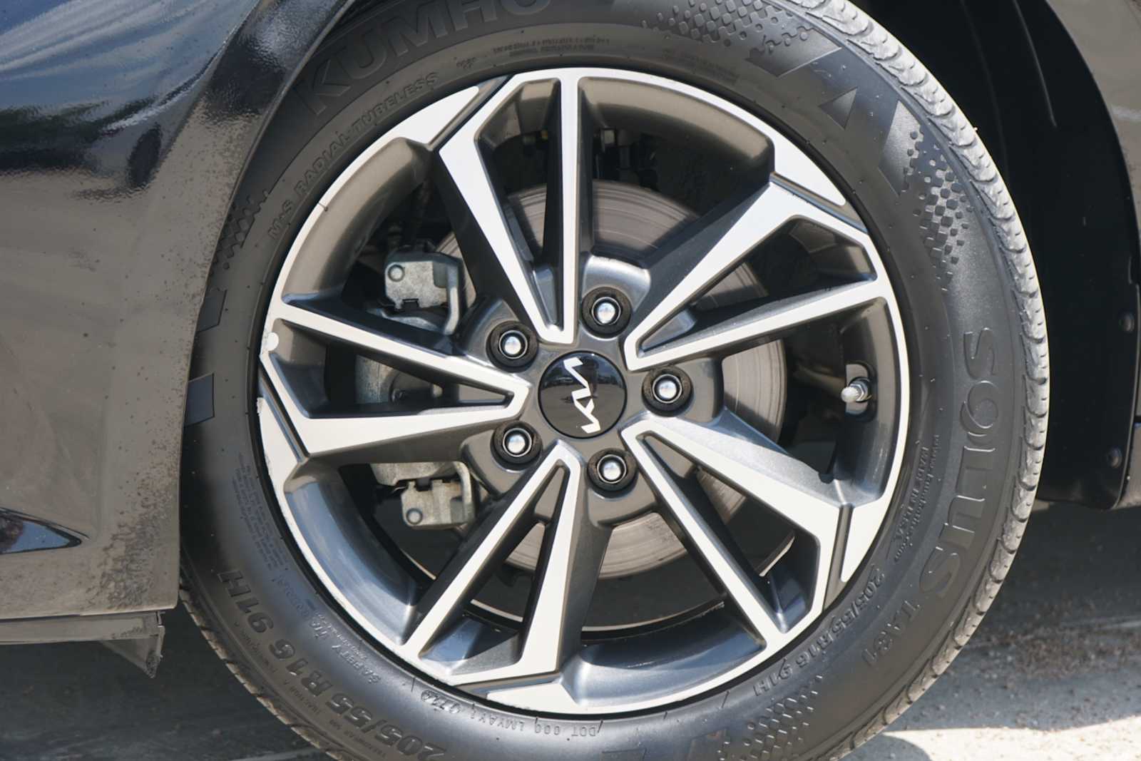 2024 Kia Forte LXS - Photo 2