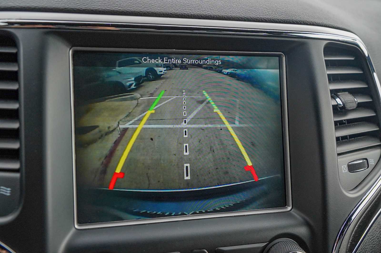 Thumbnail: 2018 Jeep Grand Cherokee - 17