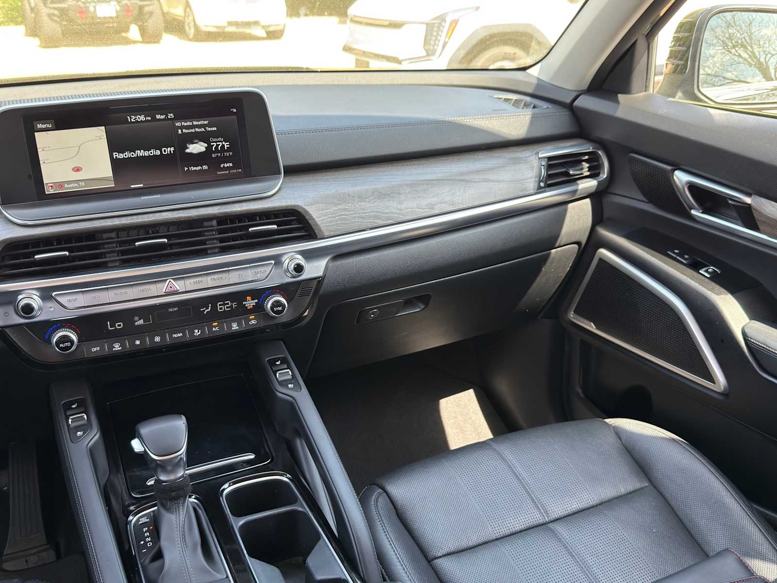 Thumbnail: 2020 Kia Telluride - 25