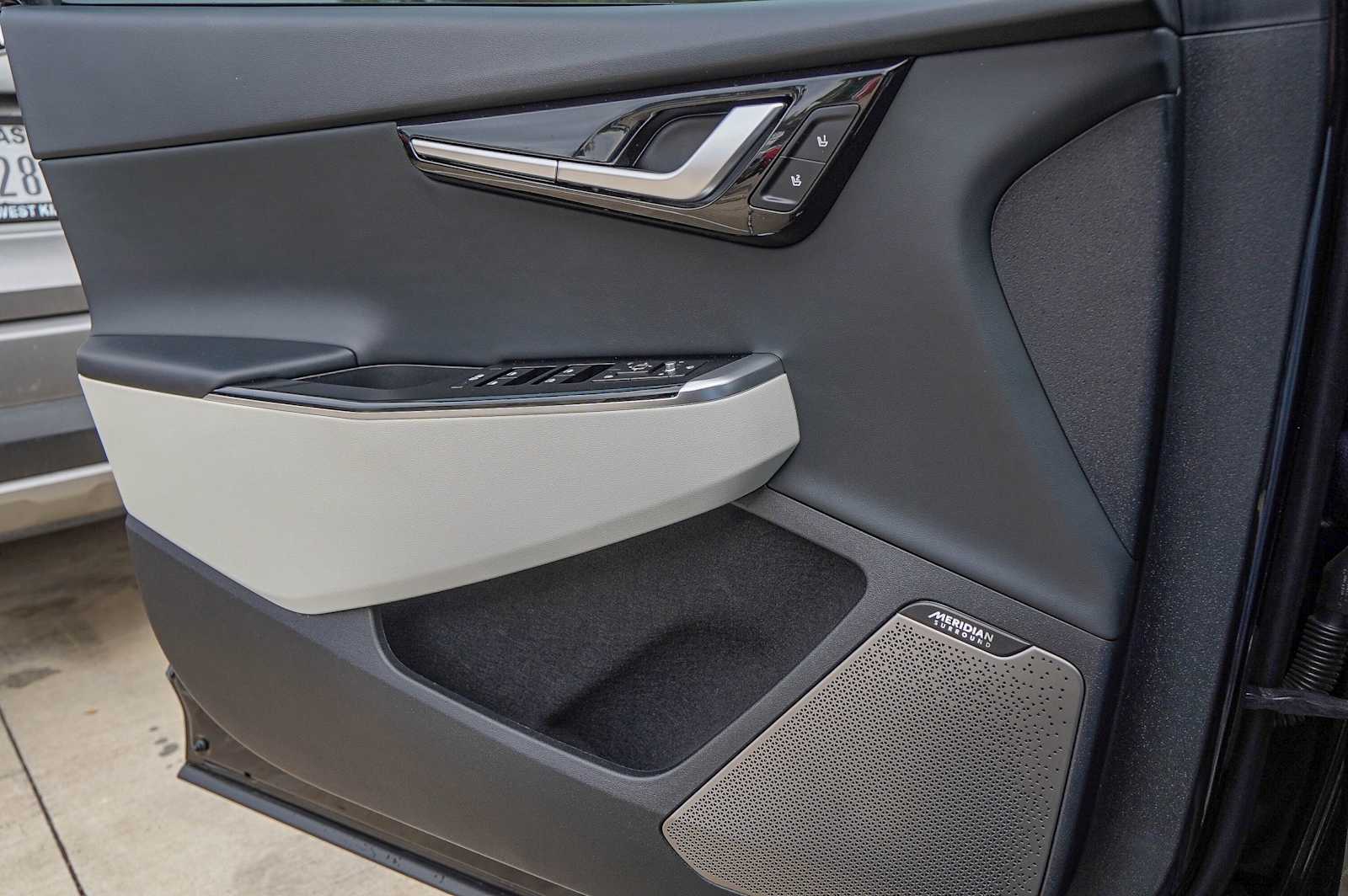 Thumbnail: 2022 Kia EV6 - 23