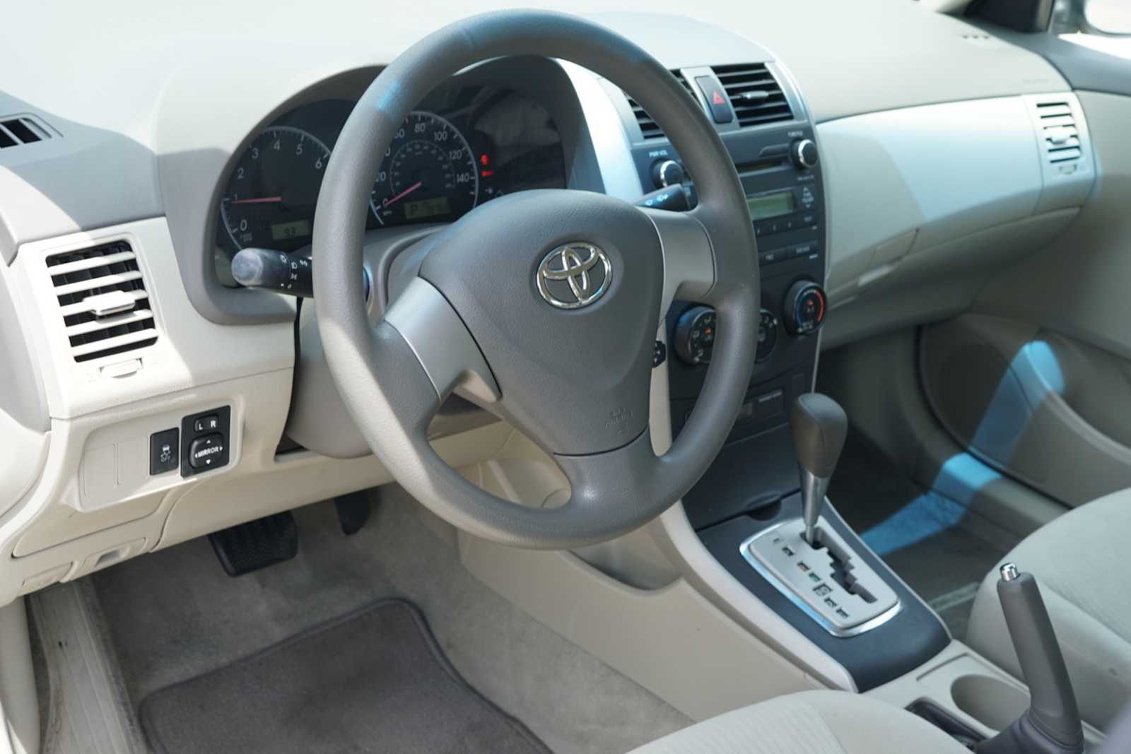 Thumbnail: 2010 Toyota Corolla - 8