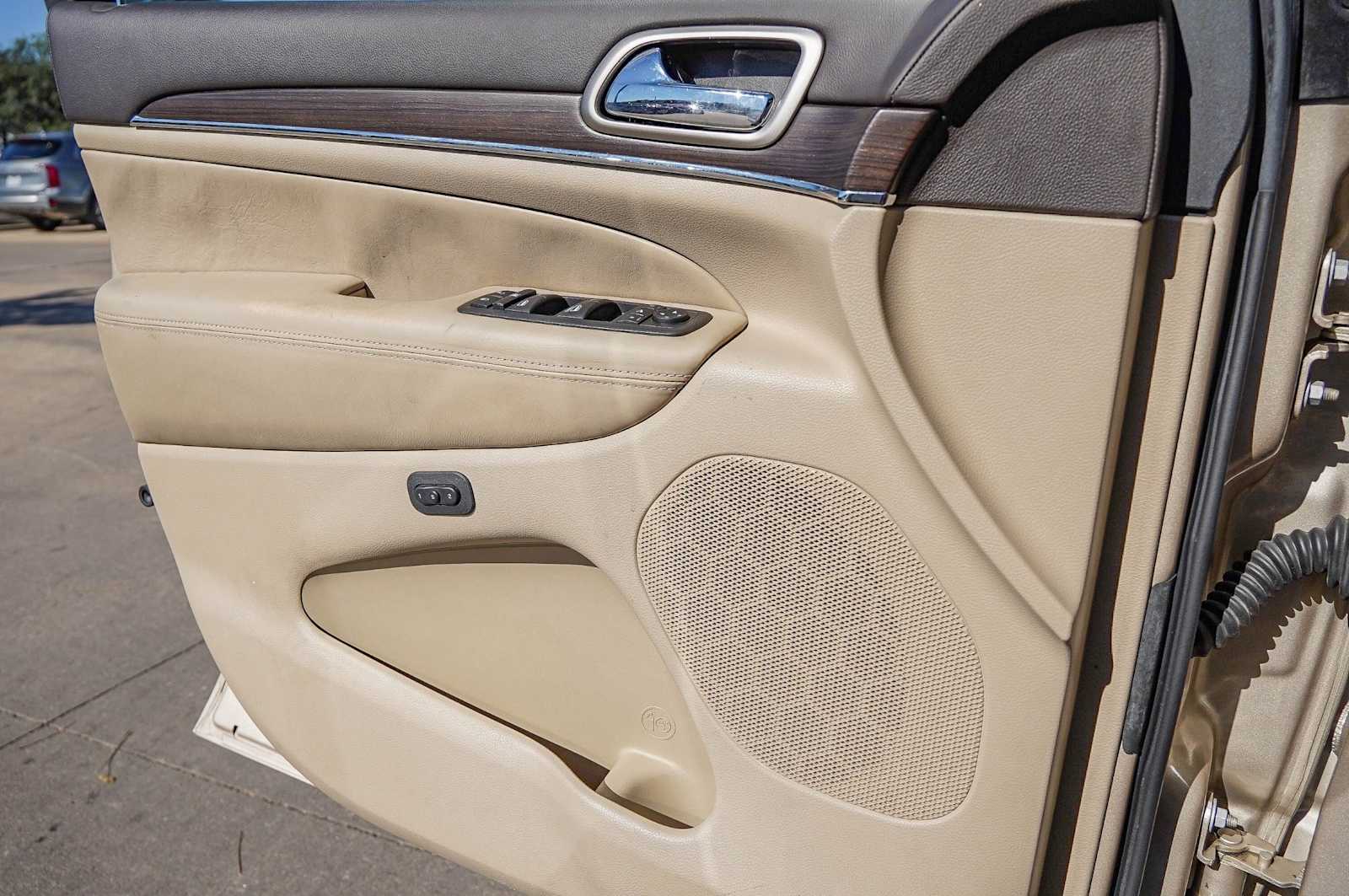 Thumbnail: 2015 Jeep Grand Cherokee - 24