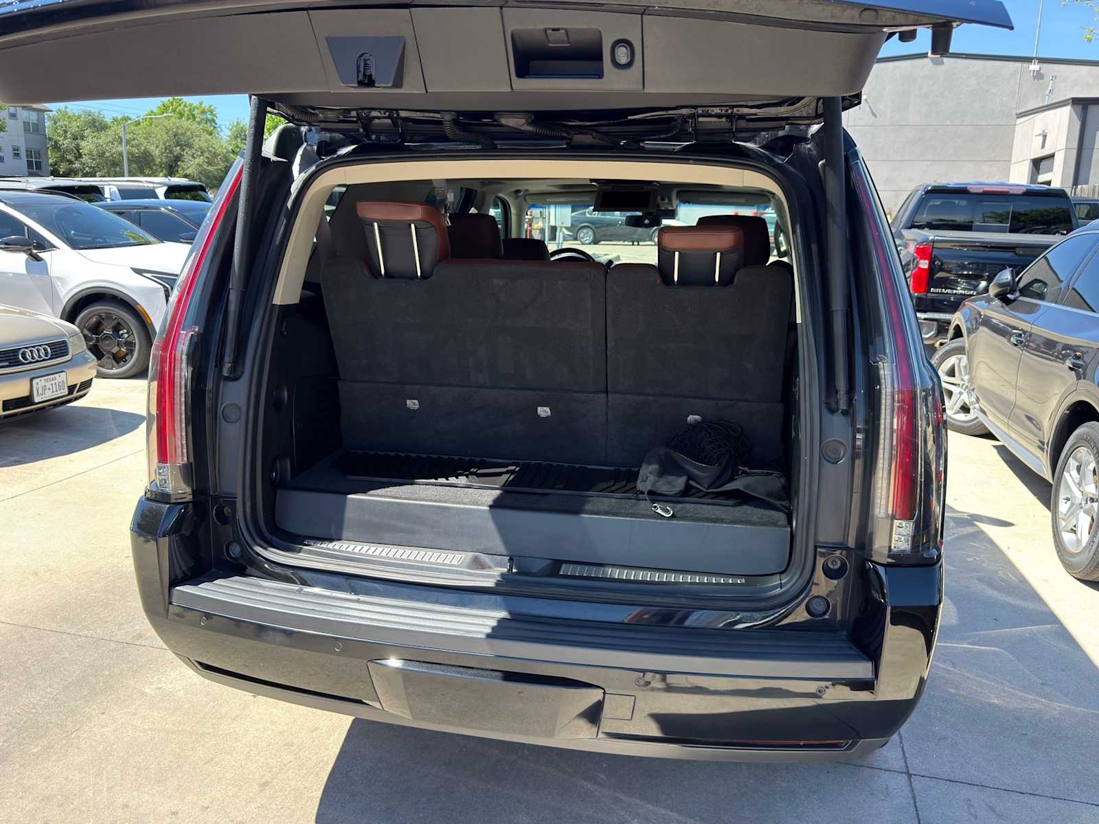 Thumbnail: 2017 Cadillac Escalade - 9