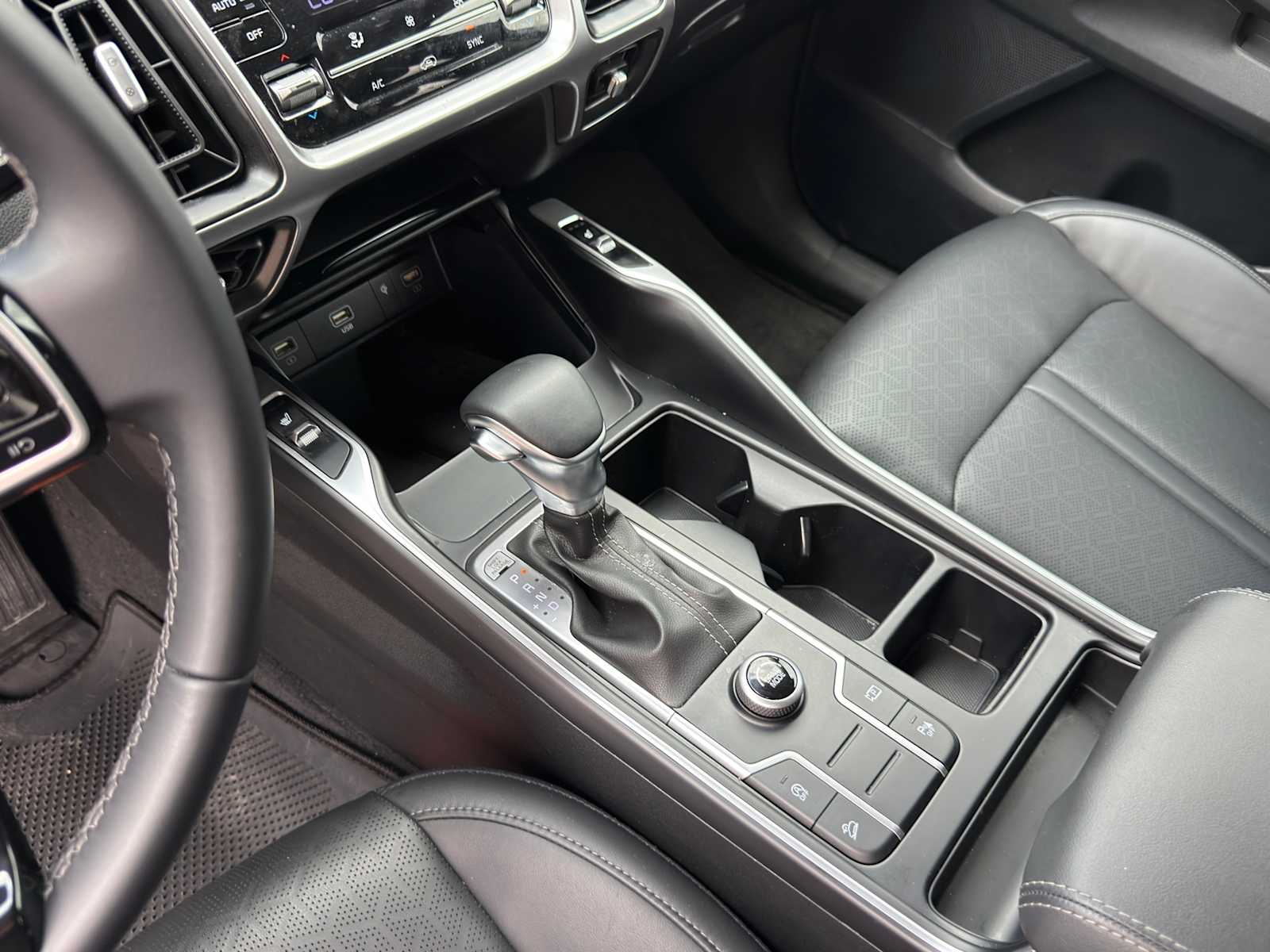 Thumbnail: 2023 Kia Sorento - 11