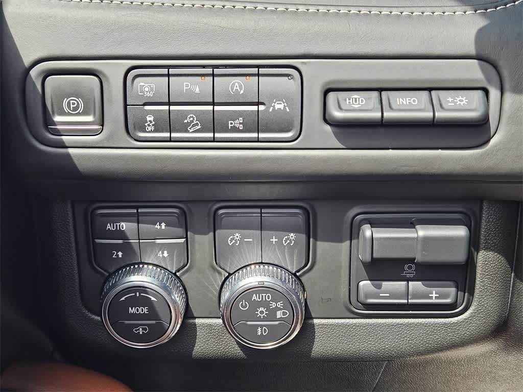 Thumbnail: 2023 GMC Yukon XL - 22