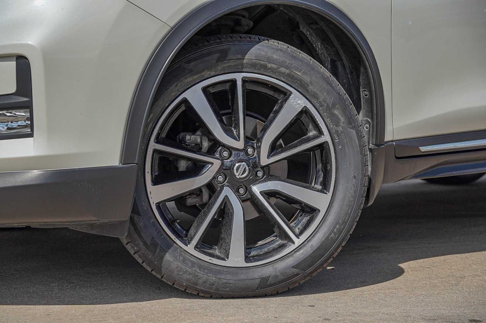 2019 Nissan Rogue SL photo 2