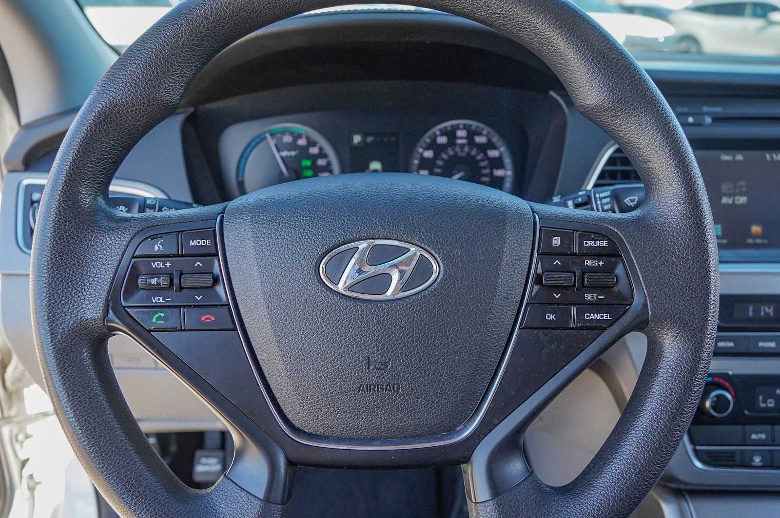 Thumbnail: 2017 Hyundai Sonata - 18