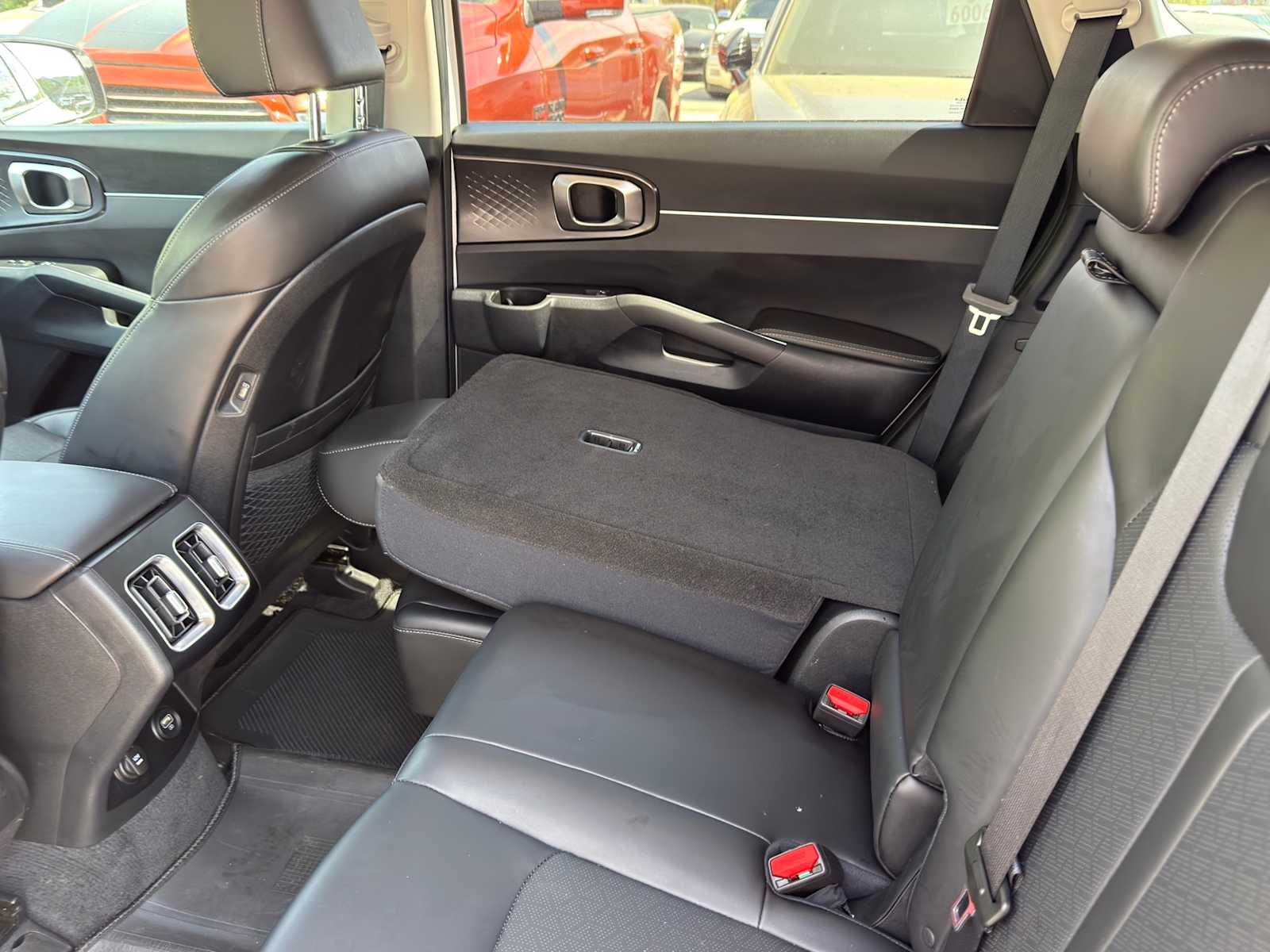 Thumbnail: 2023 Kia Sorento - 24