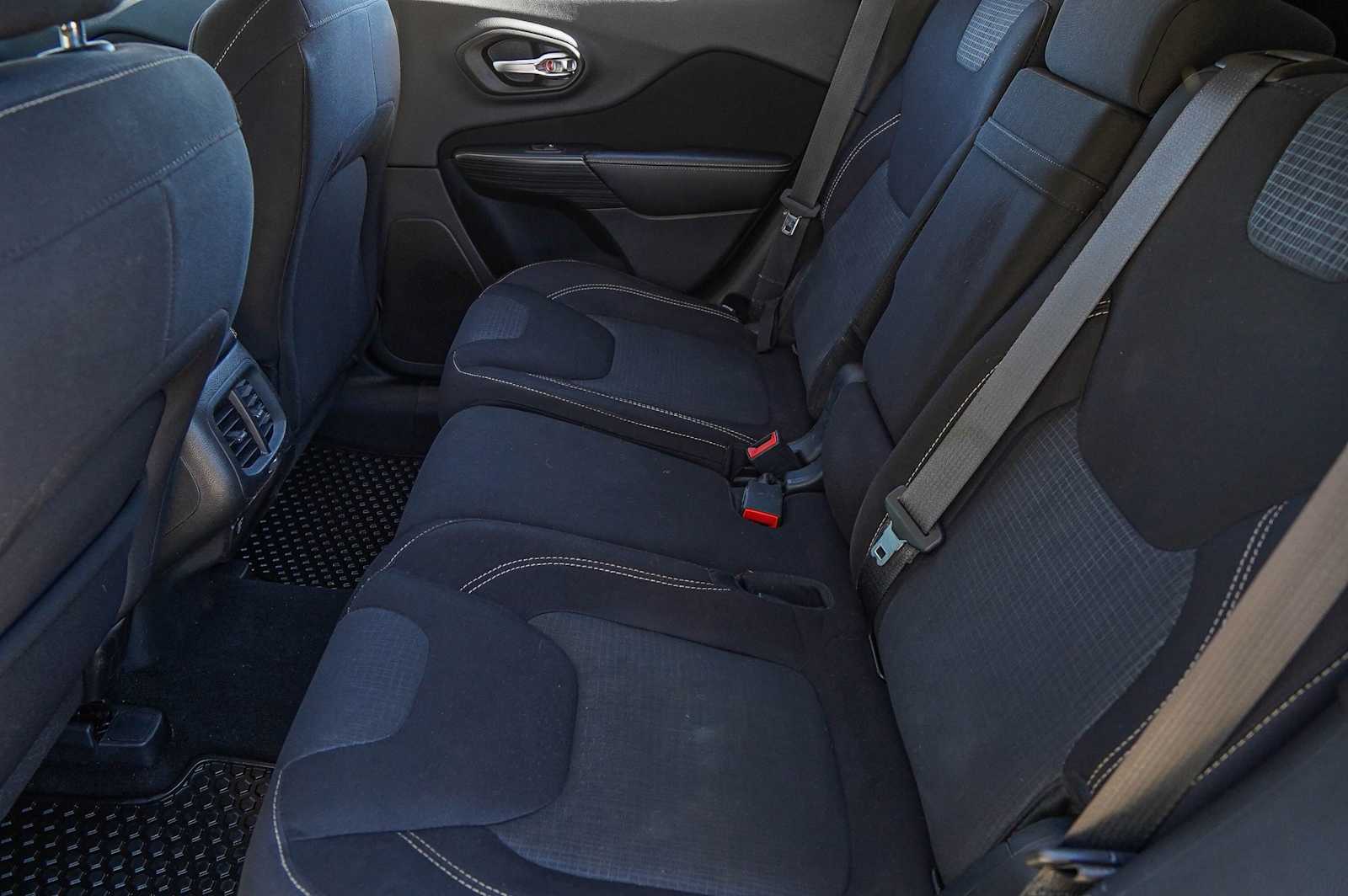 Thumbnail: 2016 Jeep Cherokee - 29