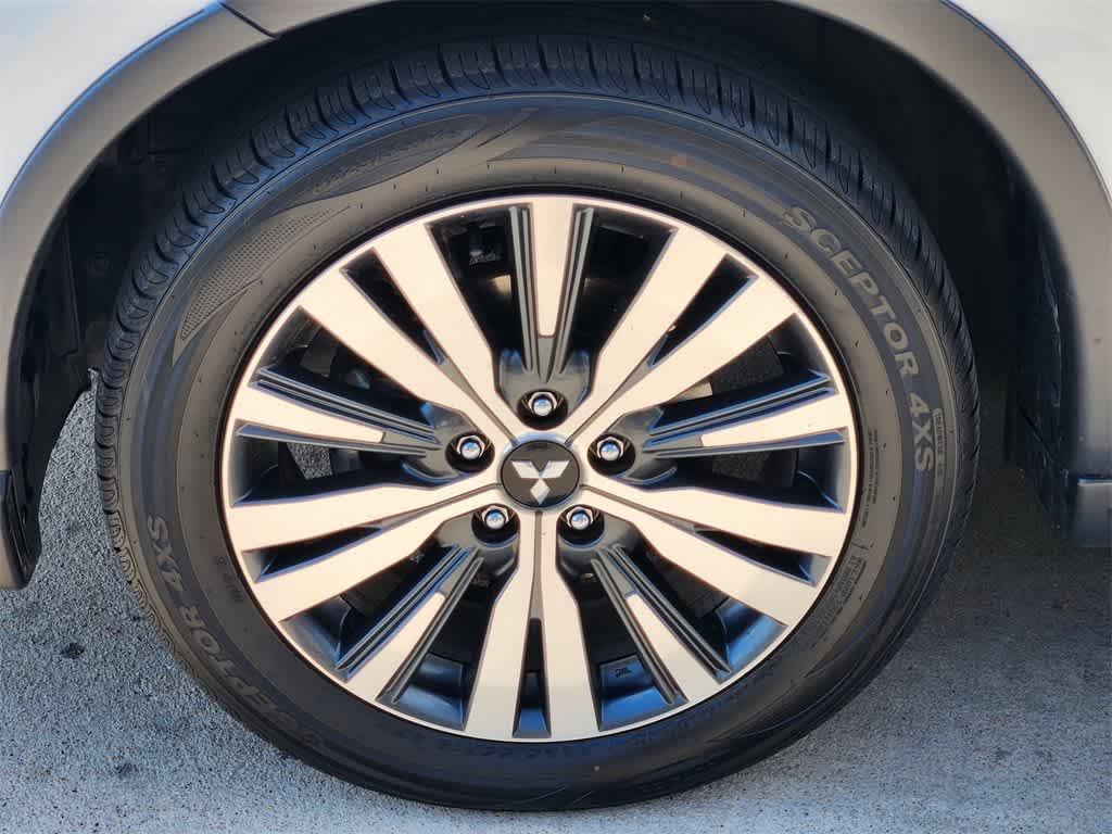 Thumbnail: 2019 Mitsubishi Outlander - 9