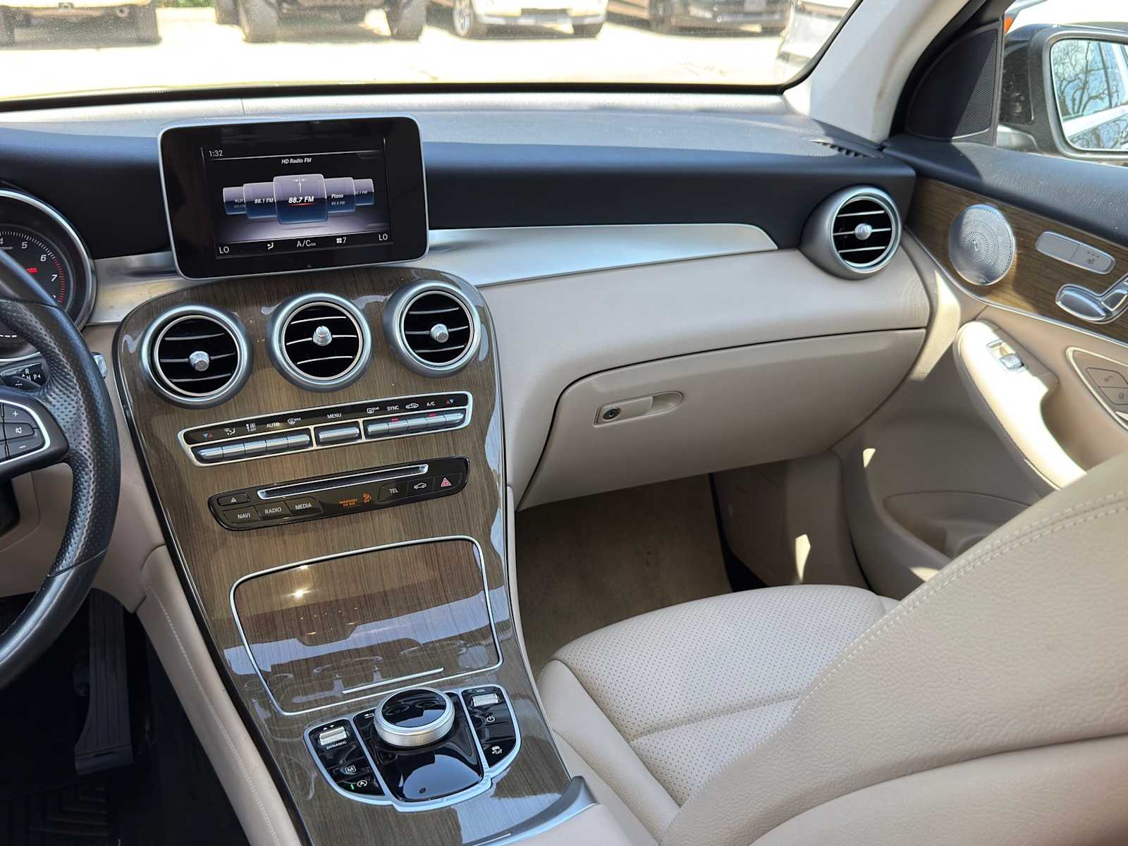 Thumbnail: 2018 Mercedes-Benz GLC - 25