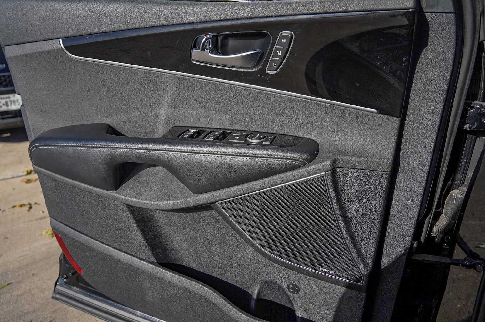 Thumbnail: 2019 Kia Sorento - 21