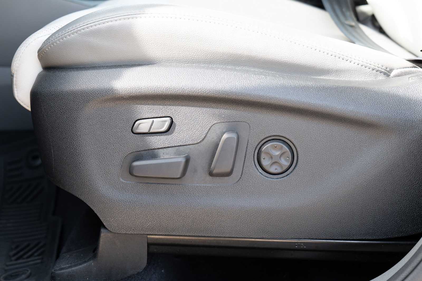 Thumbnail: 2018 Kia Sorento - 22