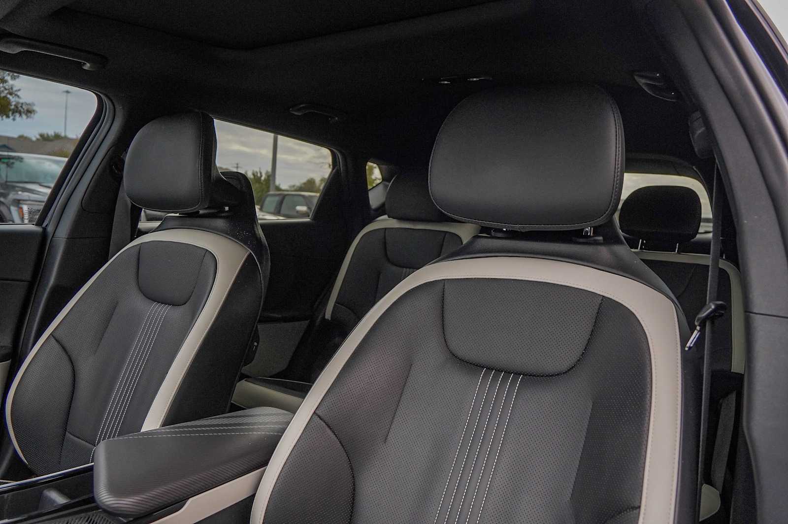 Thumbnail: 2022 Kia EV6 - 11