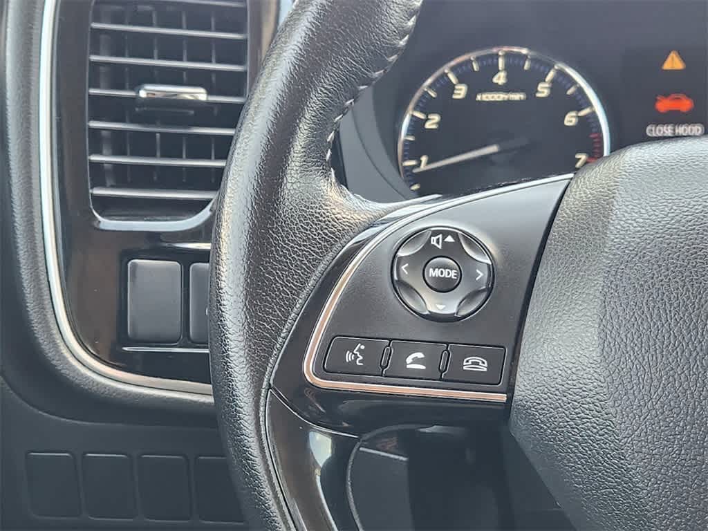 Thumbnail: 2019 Mitsubishi Outlander - 26