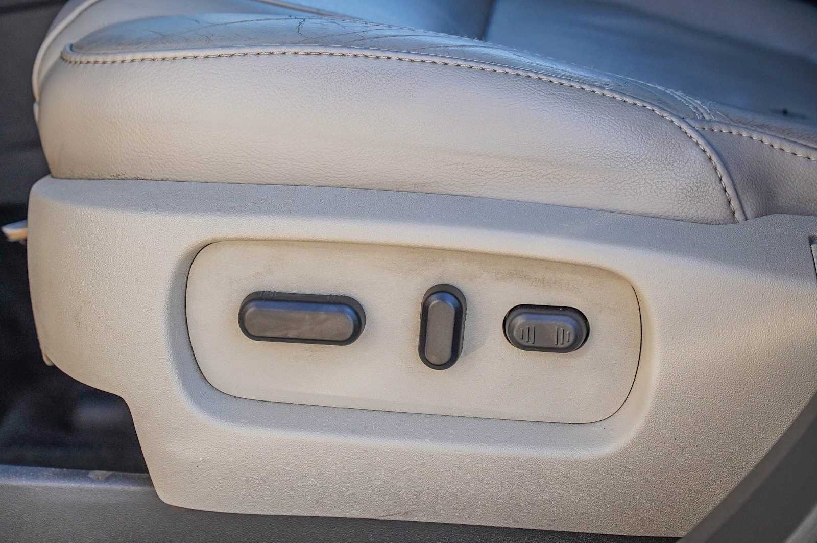 Thumbnail: 2012 Ford Explorer - 24