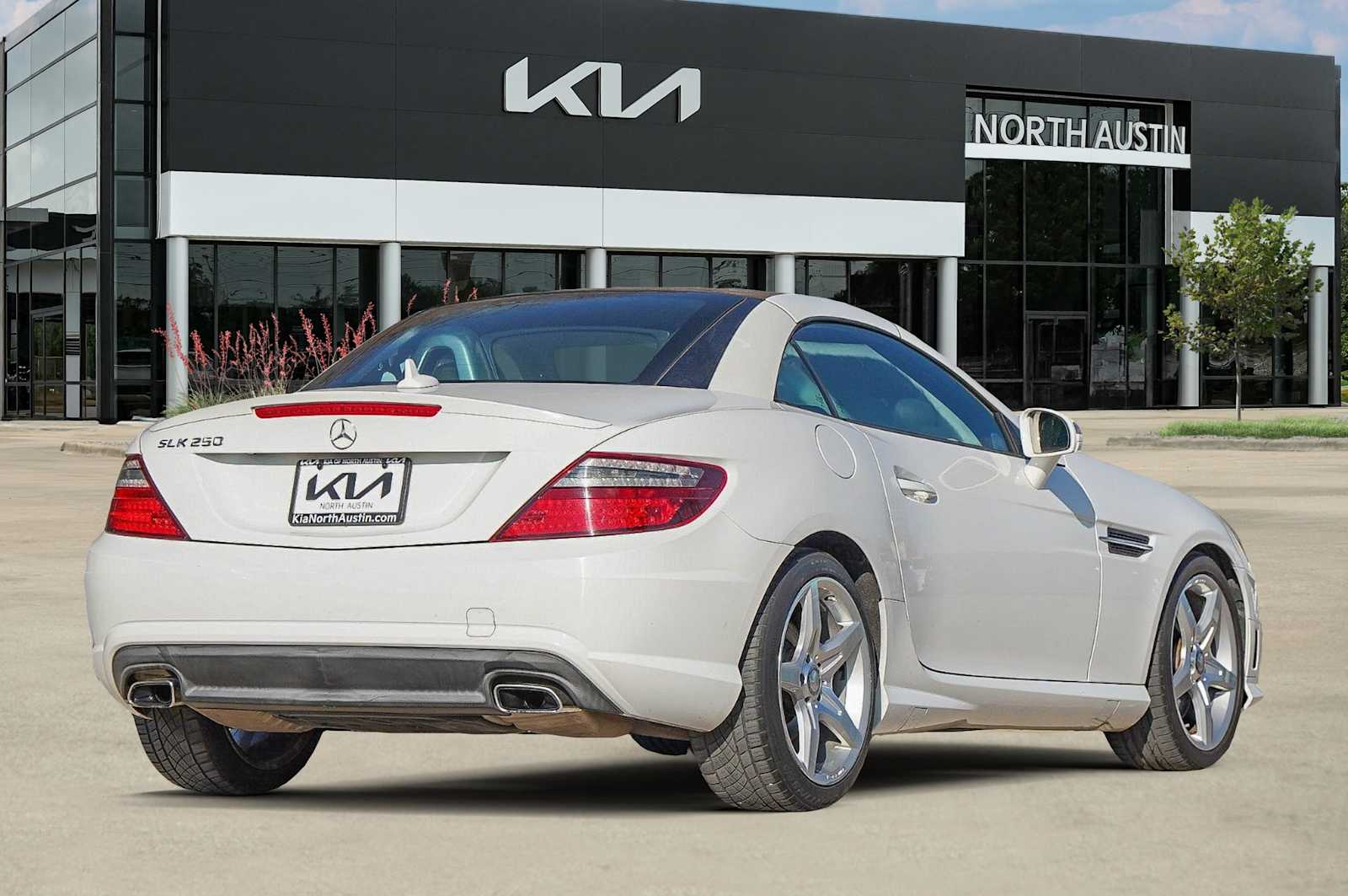 Thumbnail: 2015 Mercedes-Benz SLK - 6
