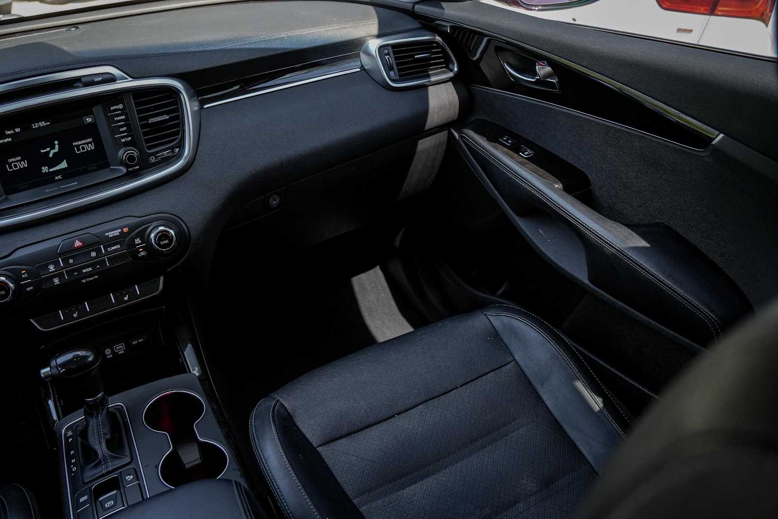 Thumbnail: 2018 Kia Sorento - 26