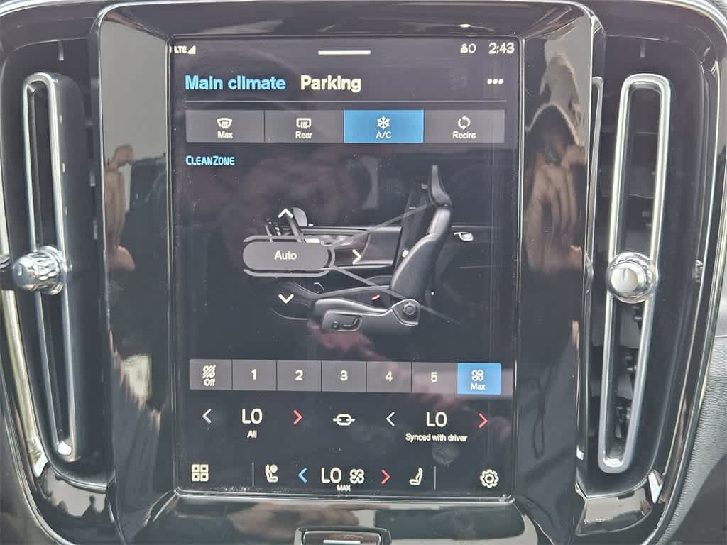 Thumbnail: 2023 Volvo C40 - 16