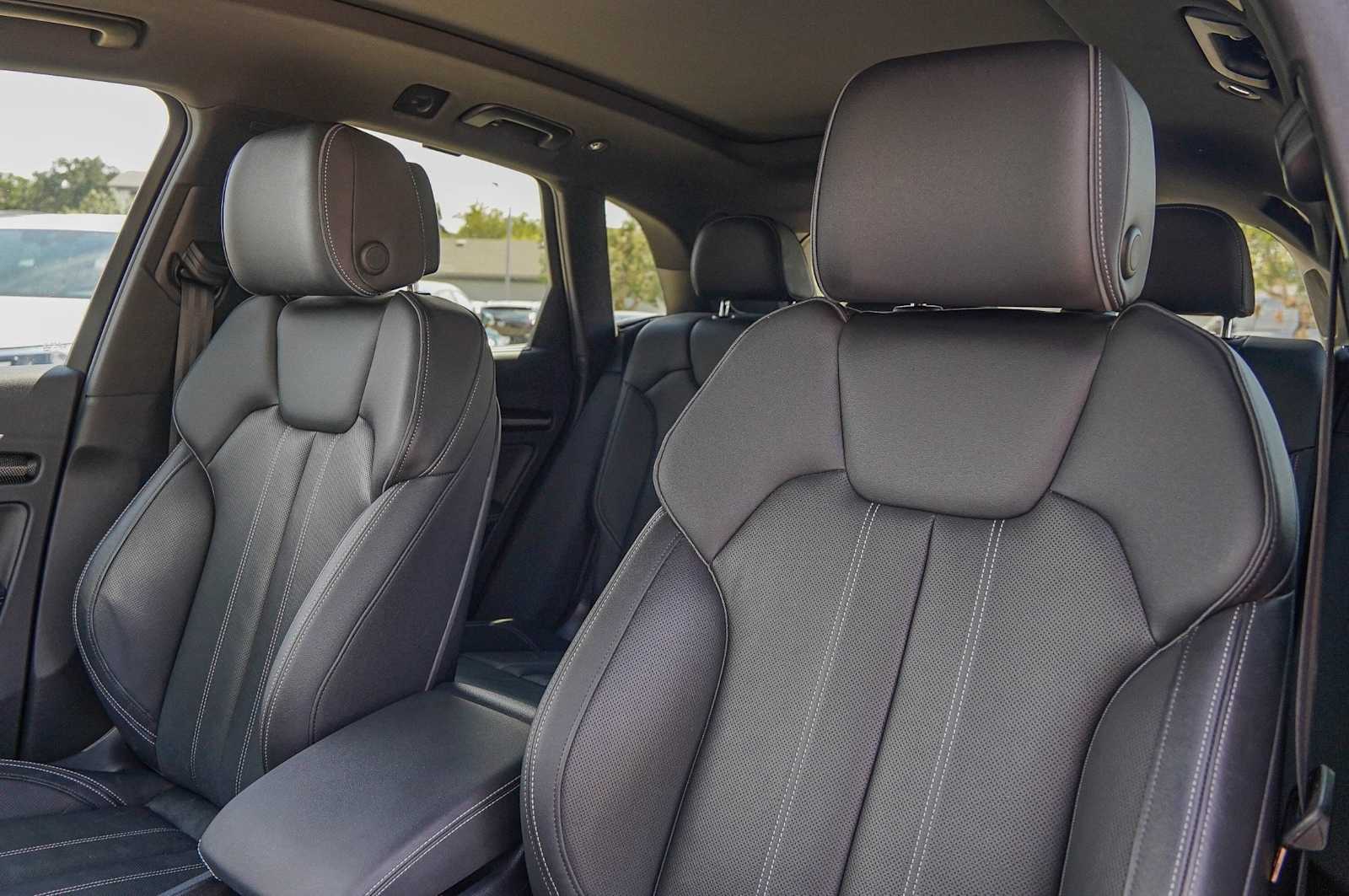 Thumbnail: 2023 Audi SQ5 - 11