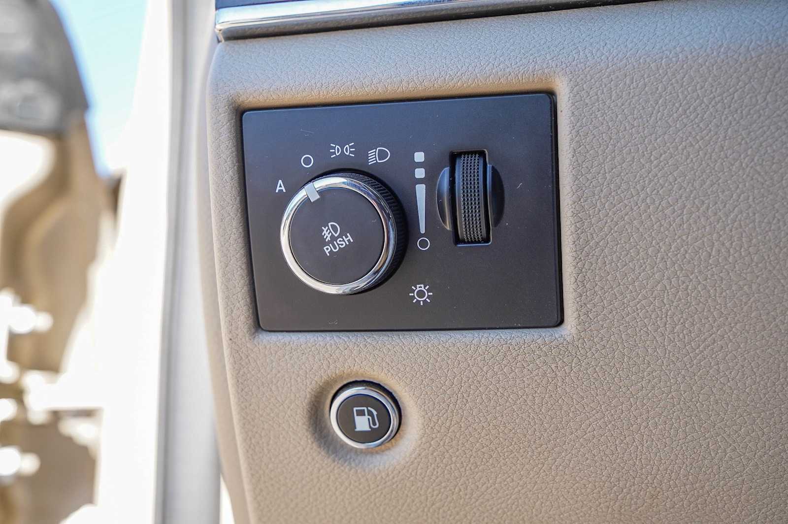 Thumbnail: 2015 Jeep Grand Cherokee - 23