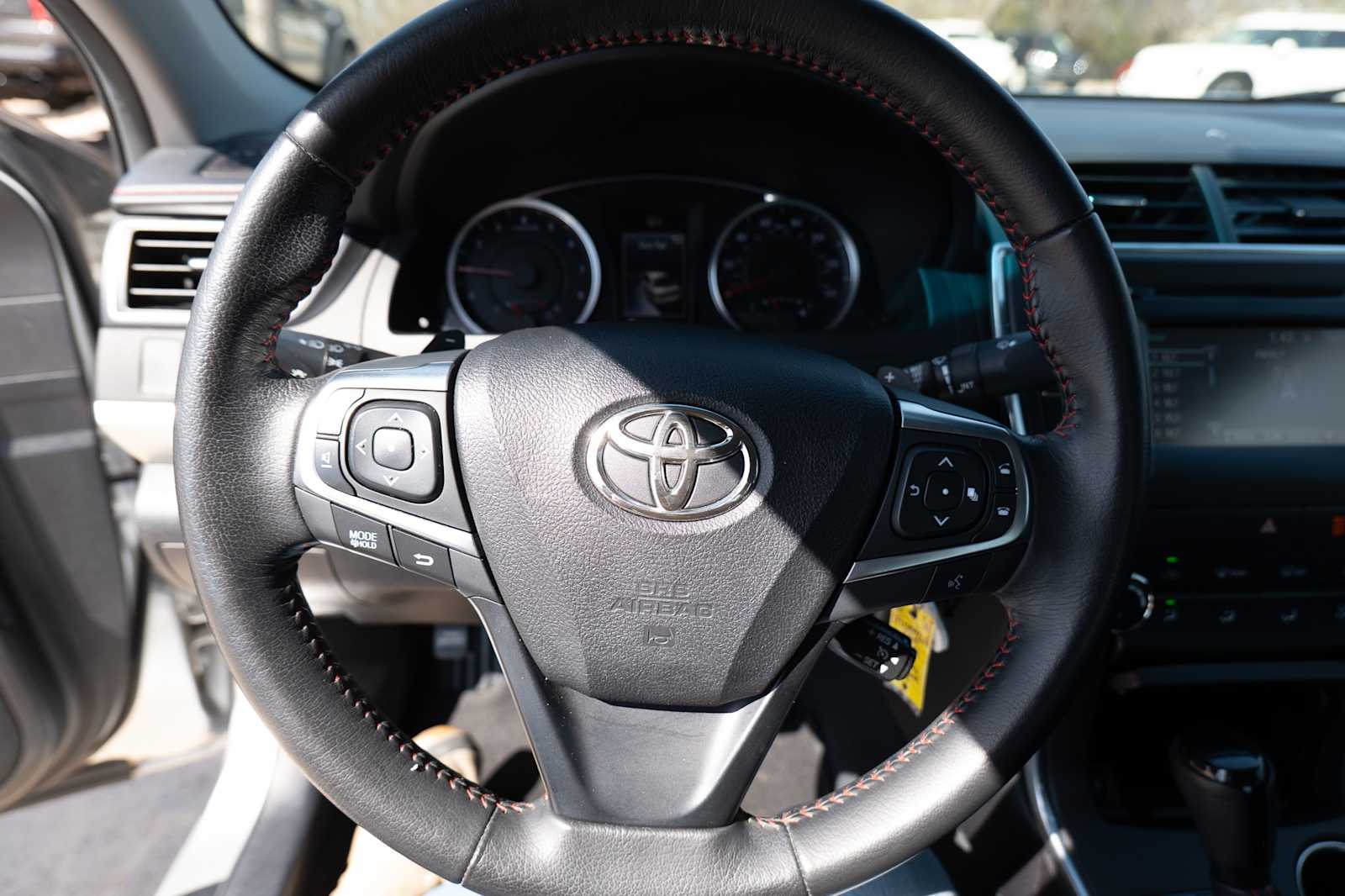 Thumbnail: 2015 Toyota Camry - 12