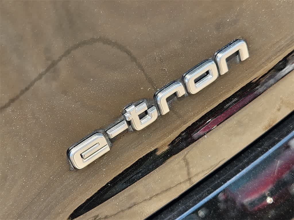 Thumbnail: 2022 Audi e-tron - 12
