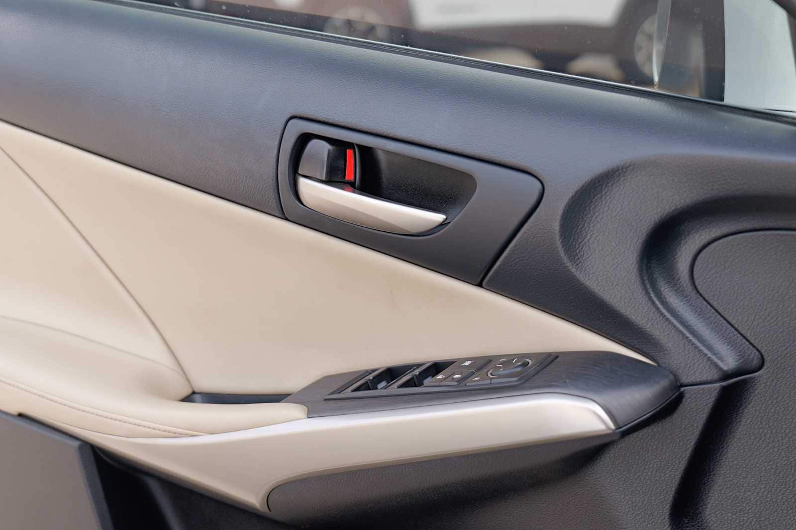 Thumbnail: 2020 Lexus IS - 21