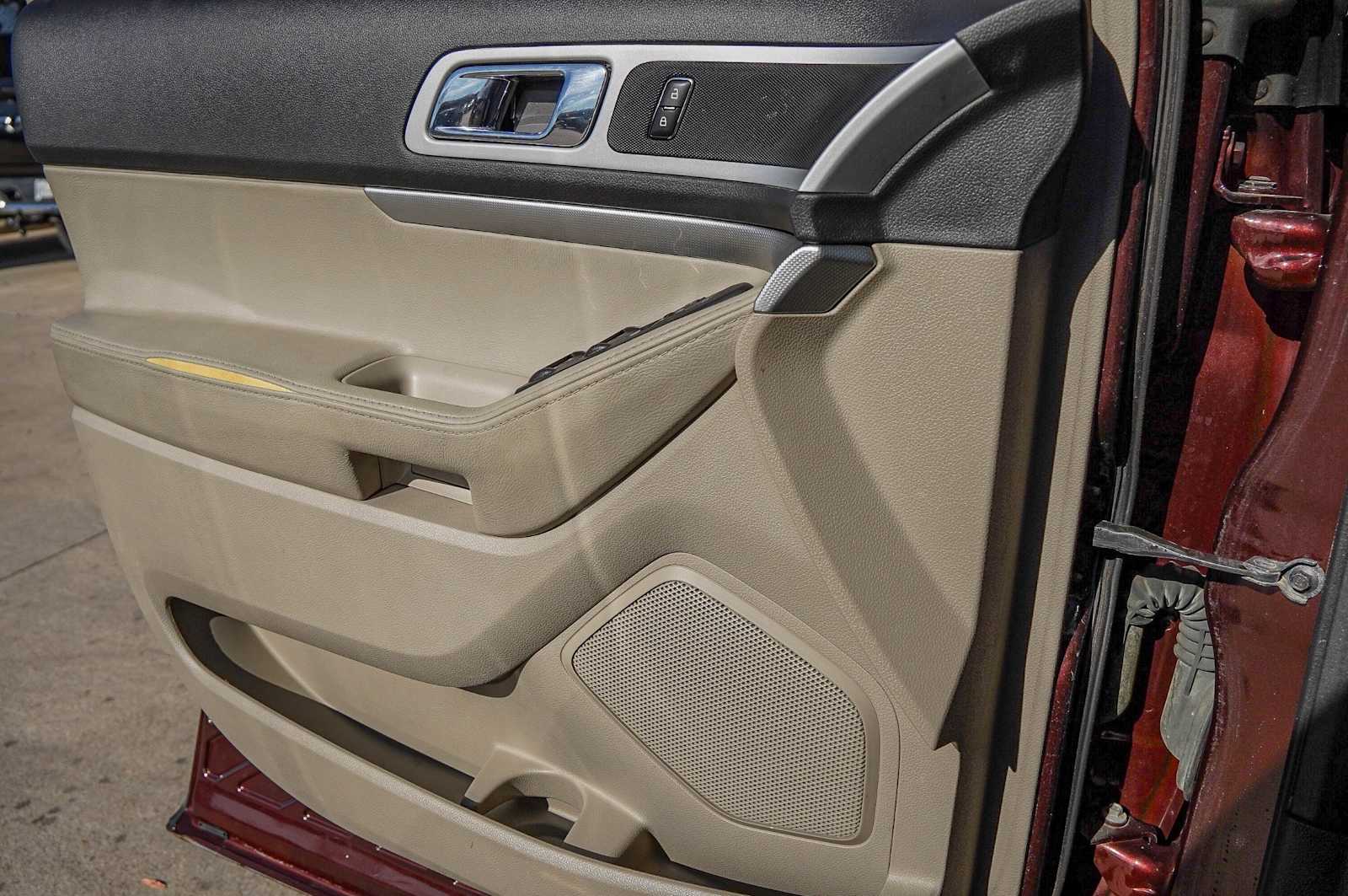 Thumbnail: 2012 Ford Explorer - 22