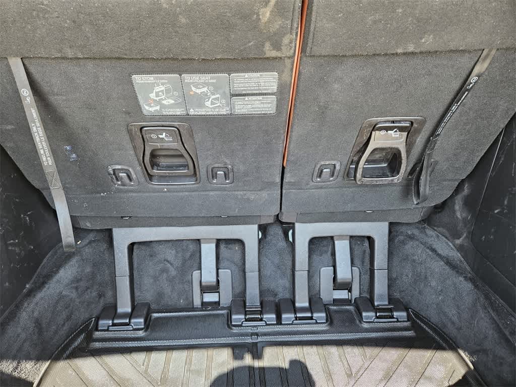 Thumbnail: 2022 Kia Carnival - 32