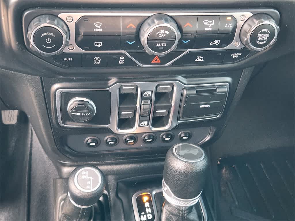 Thumbnail: 2021 Jeep Wrangler - 18