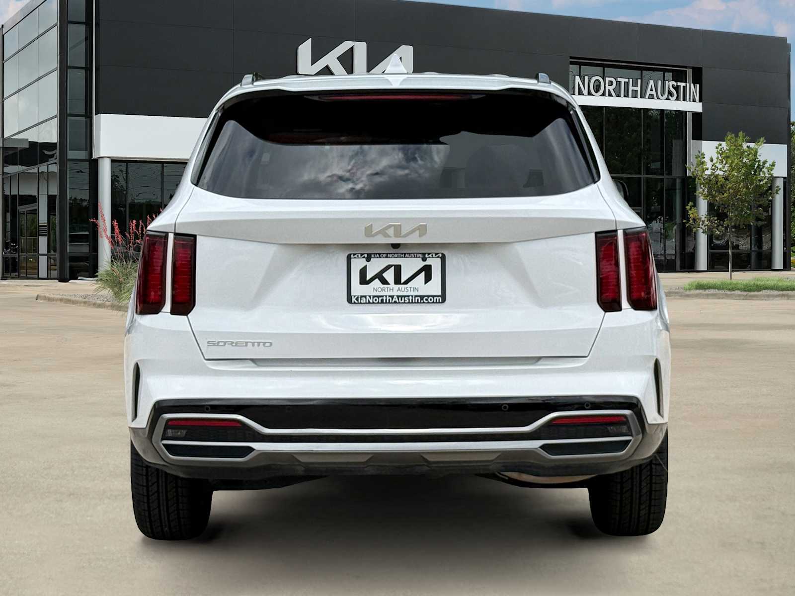 Thumbnail: 2023 Kia Sorento - 6