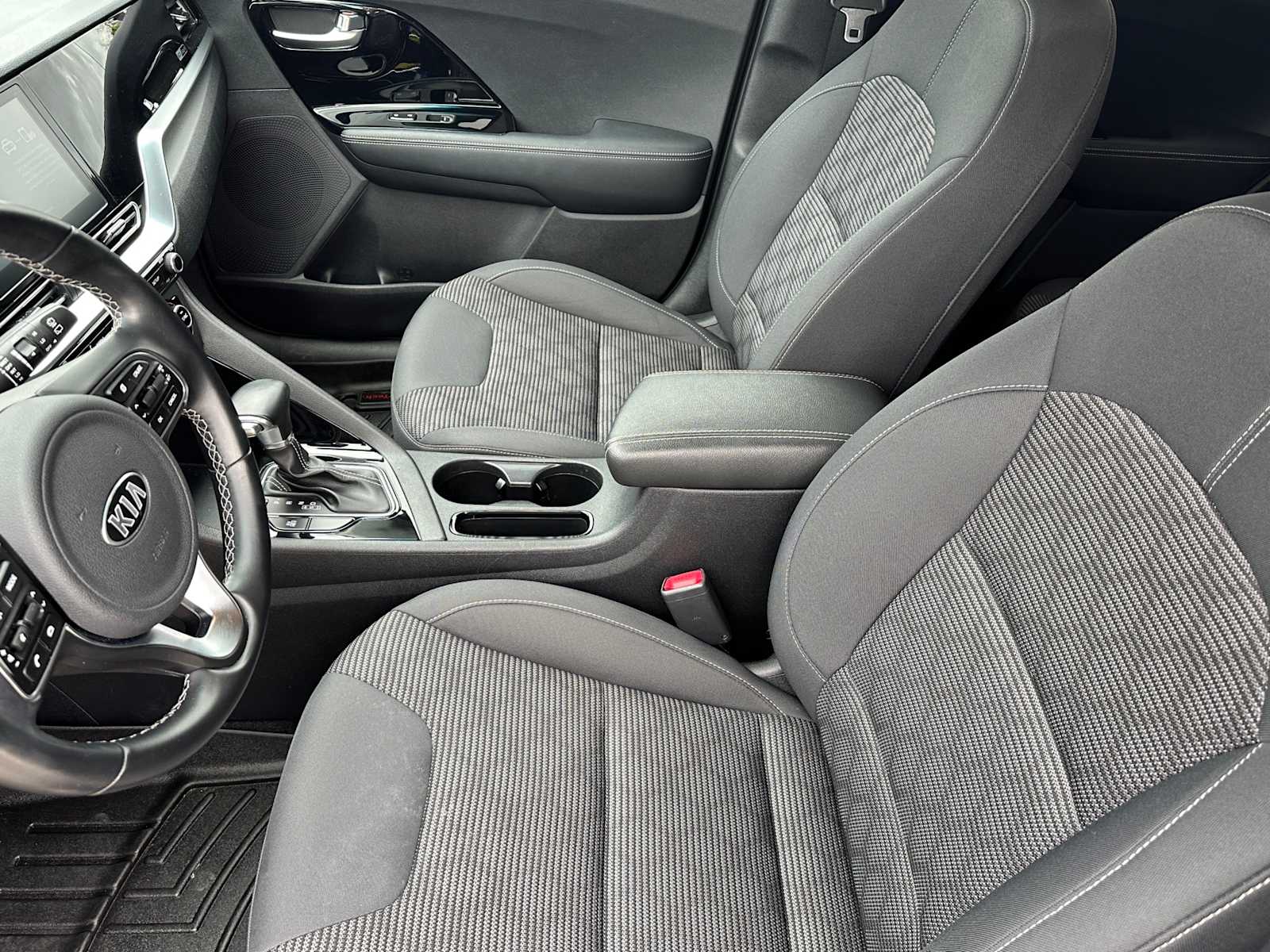 Thumbnail: 2020 Kia Niro - 9