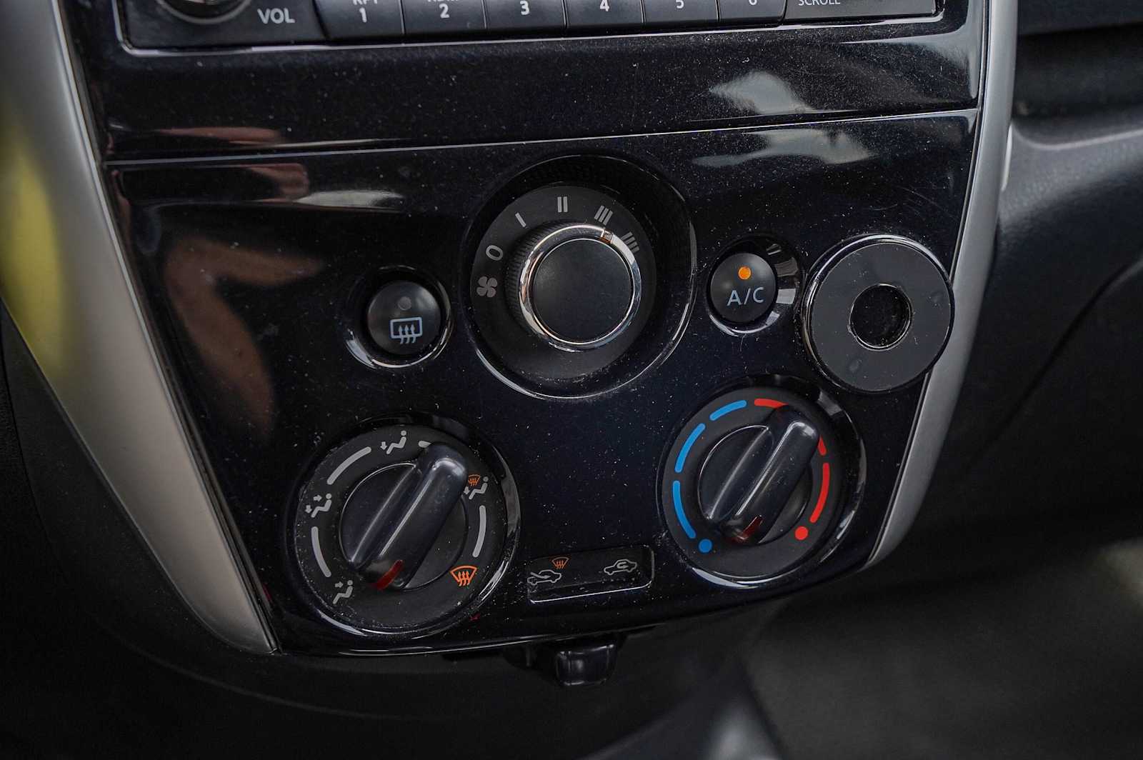 Thumbnail: 2018 Nissan Versa Note - 19