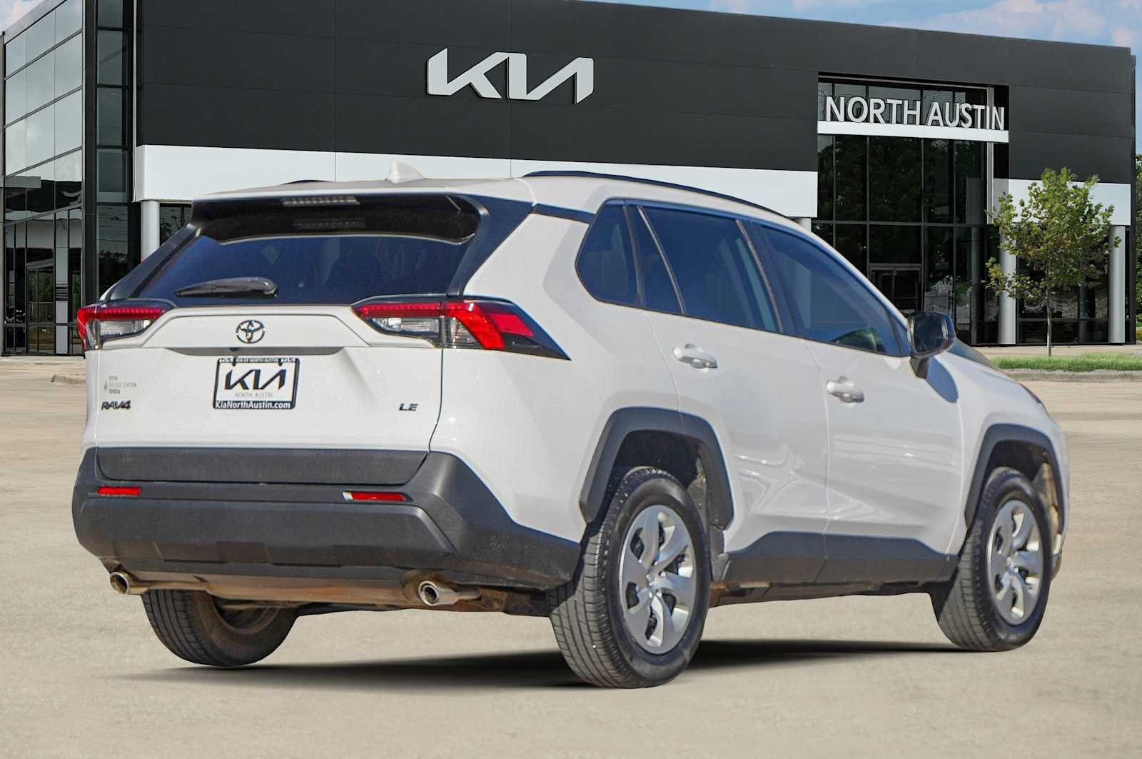 Thumbnail: 2021 Toyota RAV4 - 6