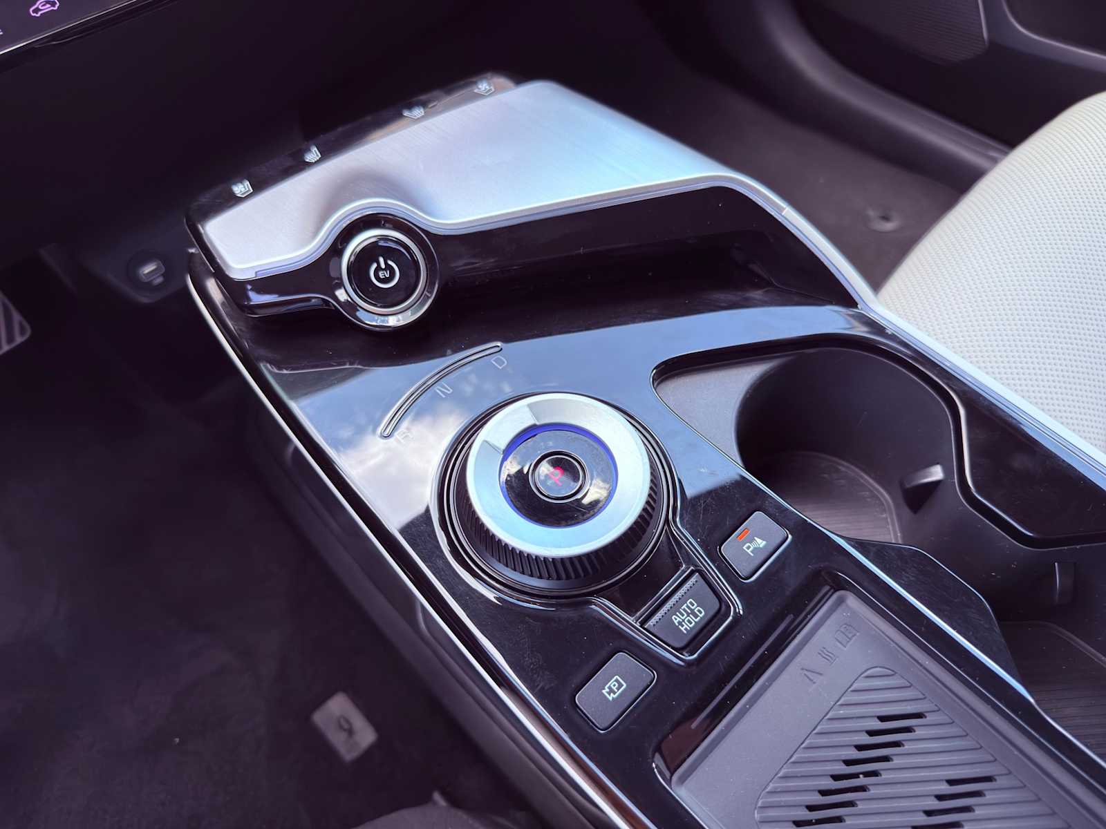 Thumbnail: 2024 Kia EV6 - 16